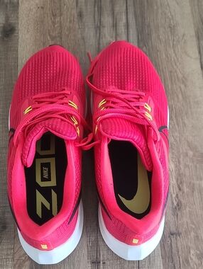 Nike MensAthletic Shoes - Hot Pink with Yellow Accents